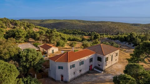 Property building, Day, Natural landscape, Bird's eye view, Mountain view