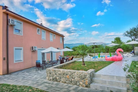 Garden view, Pool view, Swimming pool, Entertainment