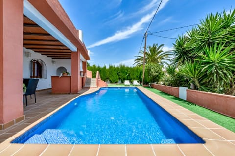 Swimming pool, sunbed