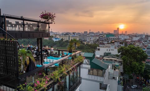Restaurant/places to eat, Balcony/Terrace, Sunset