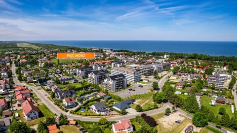 Neighbourhood, Bird's eye view, Location