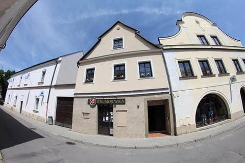 Facade/entrance, Bird's eye view