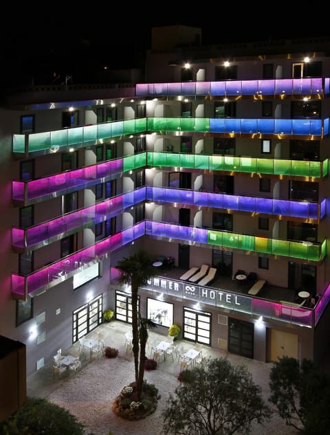 Facade/entrance, Bird's eye view