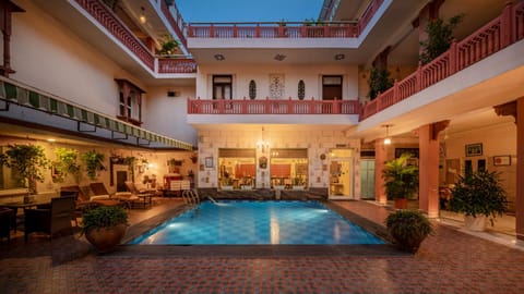 Pool view, Swimming pool, sunbed