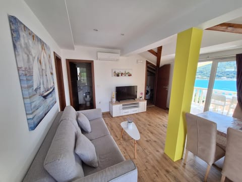 Apartments Šišević - Comfort Apartments with Balconies and Sea View Apartment in Dubrovnik-Neretva County