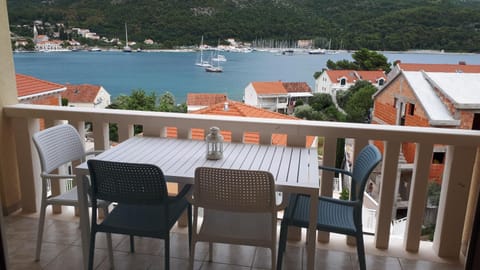Apartments Šišević - Comfort Apartments with Balconies and Sea View Apartment in Dubrovnik-Neretva County