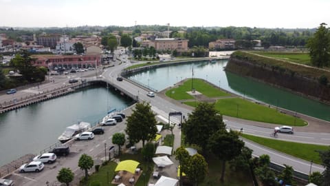 Bird's eye view, On site