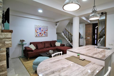 Kitchen or kitchenette, Living room