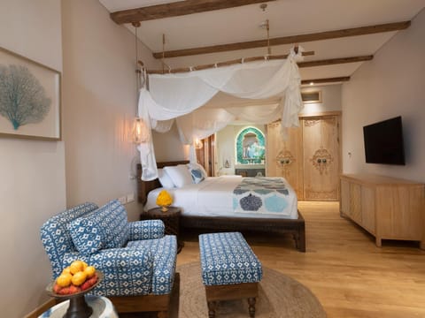 Photo of the whole room, Bedroom