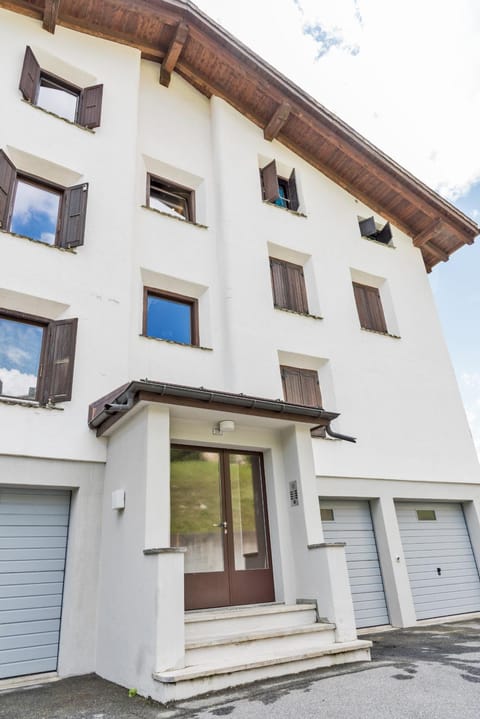 Property building, Facade/entrance, Off site