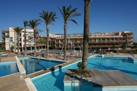 Facade/entrance, Swimming pool