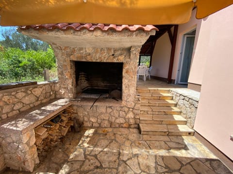 BBQ facilities, Balcony/Terrace, Inner courtyard view