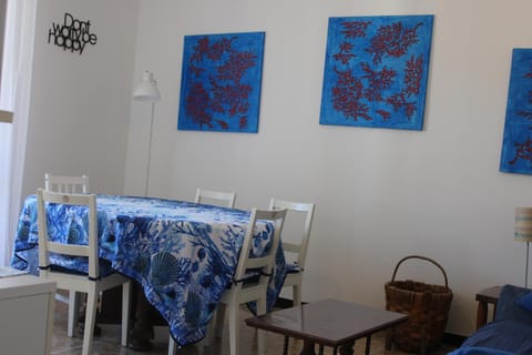 Living room, Decorative detail, Dining area