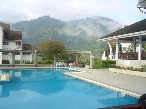 Mountain view, Pool view, Swimming pool