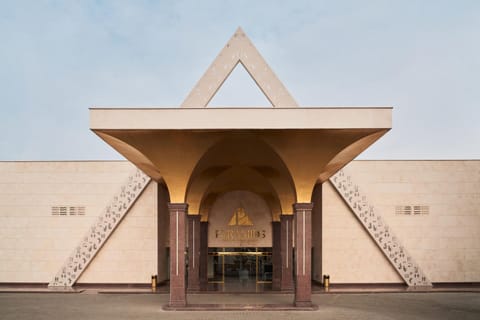 Property building, Facade/entrance, Property logo or sign