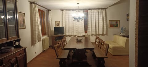 Villa Tre Laghi Vista Paradiso Piscina acqua salata provincia Perugia conf Toscana 22 posti Villa in Umbria