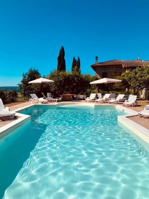 Villa Tre Laghi Vista Paradiso Piscina acqua salata provincia Perugia conf Toscana 22 posti Villa in Umbria