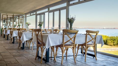 Restaurant/places to eat, Banquet/Function facilities, Sea view