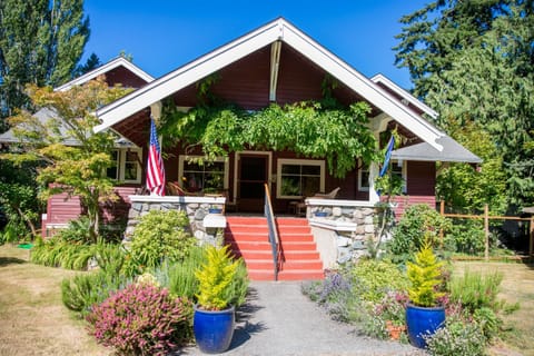 Facade/entrance, Garden