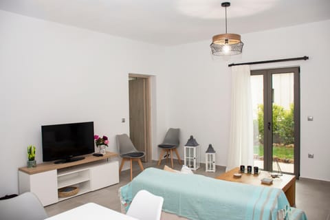 TV and multimedia, Photo of the whole room