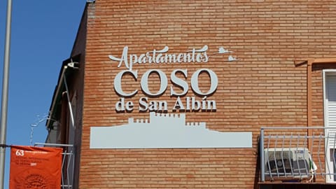 Facade/entrance, Property logo or sign, Landmark view, Street view, Family