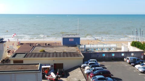 Restaurant/places to eat, Beach, Sea view, Supermarket/grocery shop, Shopping Area, Swimming pool