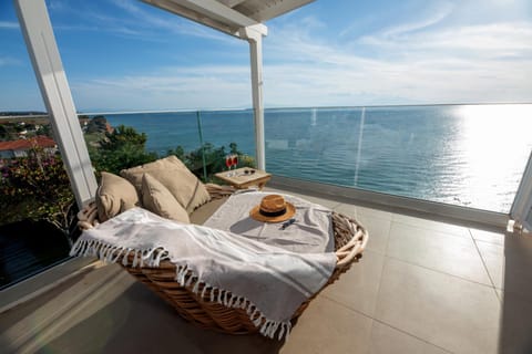 Natural landscape, Balcony/Terrace, Seating area, Sea view