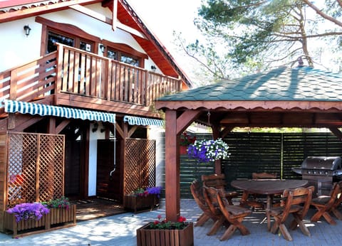 Facade/entrance, BBQ facilities, Garden, Garden, Balcony/Terrace, Floor plan, On site