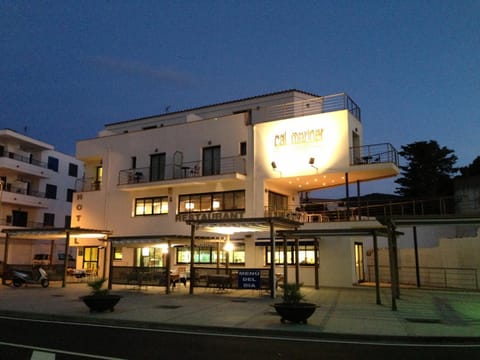 Facade/entrance, Night