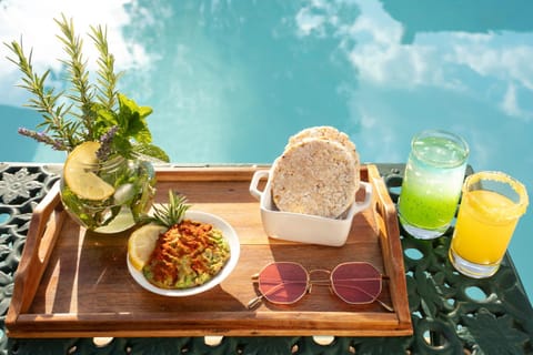 Pool view, Swimming pool, Meals, Alcoholic drinks, Non alcoholic drinks