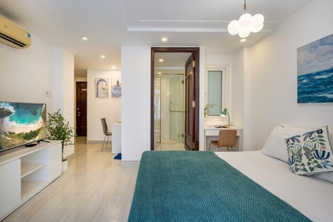 Bed, TV and multimedia, Photo of the whole room, Bedroom, air conditioner