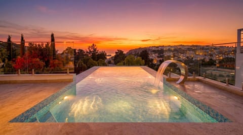 People, Natural landscape, Hot Tub, Mountain view, Pool view, Swimming pool, Sunrise, Sunset, group of guests