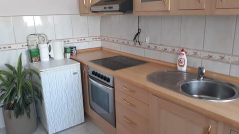 Kitchen or kitchenette, Communal kitchen