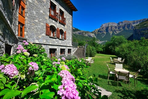 Garden, Garden view, Mountain view