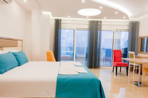 Seating area, Bedroom, air conditioner