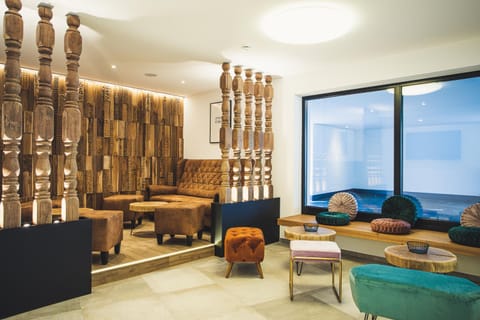 Lounge or bar, Seating area