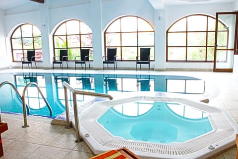 Day, Swimming pool