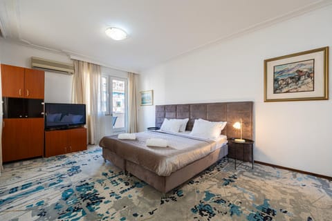 Bed, Bathroom, Photo of the whole room, Bedroom