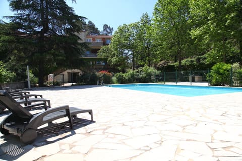 Facade/entrance, Swimming pool