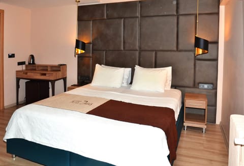 Bed, Massage, Photo of the whole room, Bedroom