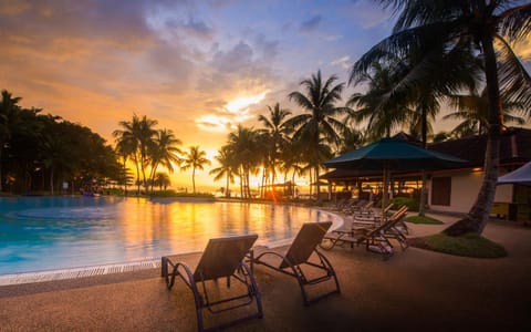 Pool view, Sunset, sunbed