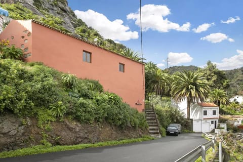 Property building, Day, Natural landscape, Mountain view