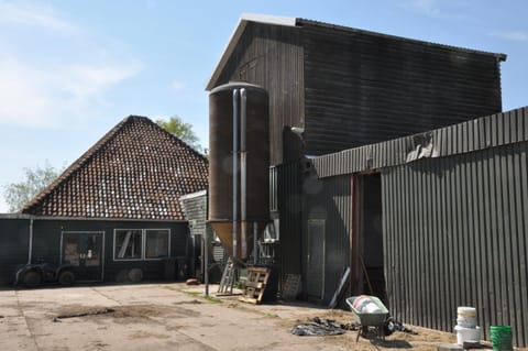 Property building, Pets