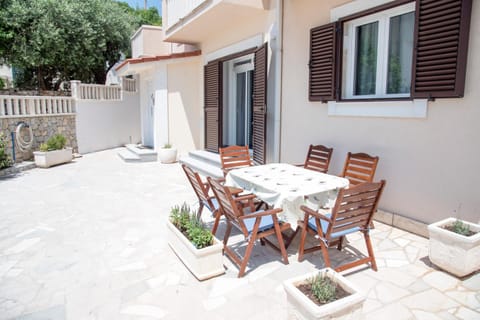 Patio, Facade/entrance, Balcony/Terrace