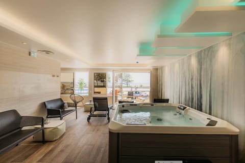 Hot Tub, Spa and wellness centre/facilities, Sea view