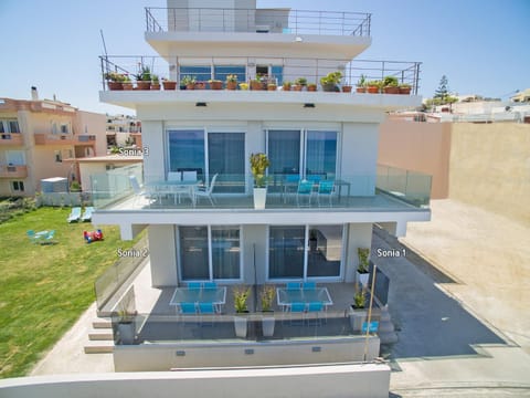 Property building, Patio, Day, View (from property/room), Balcony/Terrace, Other, Pool view, Swimming pool, Parking, sunbed