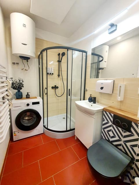 Shower, Bathroom, washing machine