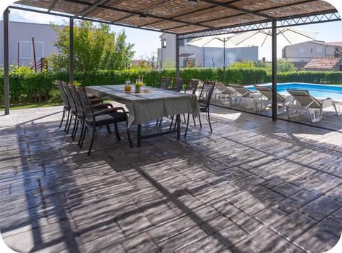 Modern apartment with private pool near Split House in Podstrana