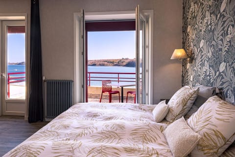 TV and multimedia, Sea view, towels