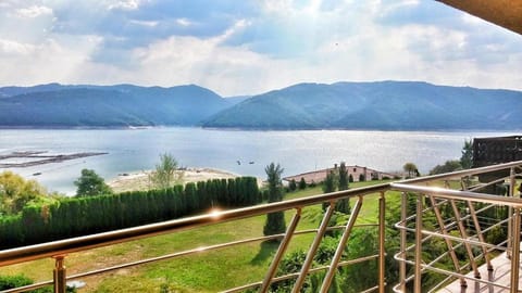 Natural landscape, Balcony/Terrace, Lake view, Mountain view